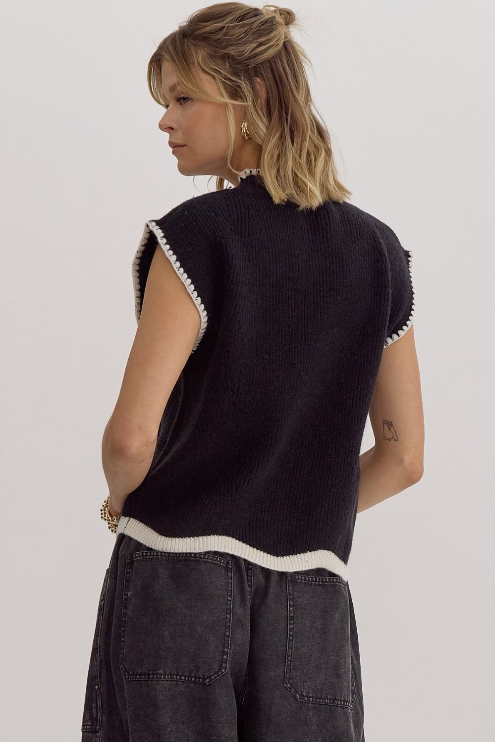 Black Scallop High Neck Sleeveless Sweater